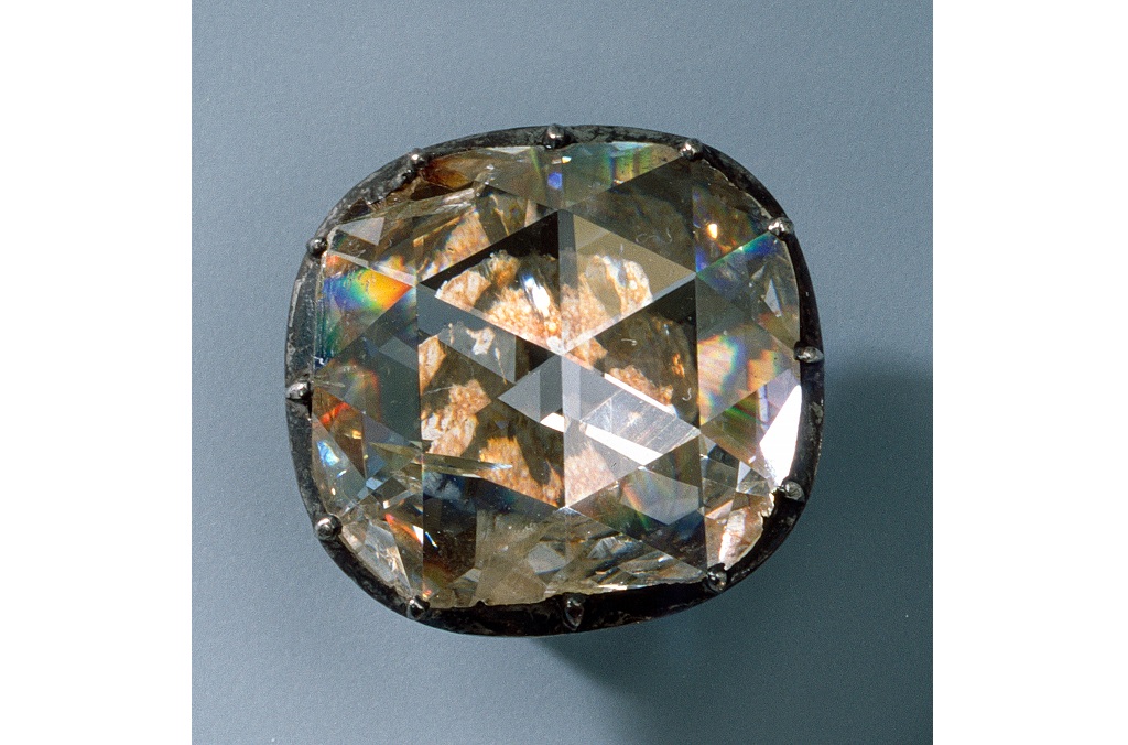 Dresden Green Vault (Grünes Gewölbe) RECHERCHÉ : Diamant de 12 carats (2 cm de diamètre).